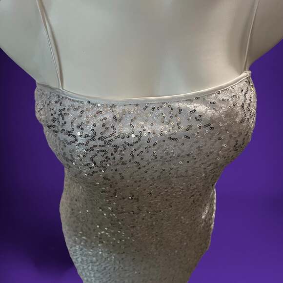 New Steppin Out Sequined Bodycon Mini Dress Womens Size 11/12 Silver Prom Formal - Picture 9 of 11